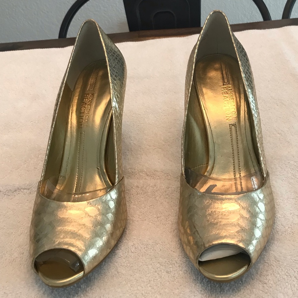 KENNETH COLE REACTION BEAUTIFUL GOLD HEELS
